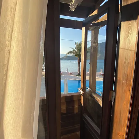 Ford Отель Адрасан