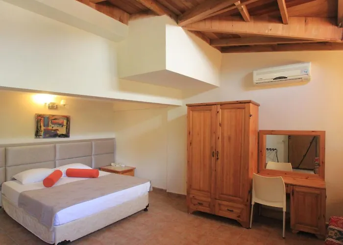 Ford Hotell 3*